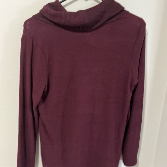 NWT Cozy Burgundy Sweater -Medium - Picture 5 of 5